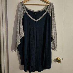 SIZE 6 TORRID vneck blue grey baseball style tee shirt